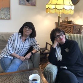 Redakci Lifee pozvala Petra Černocká k sobě domů a v pořadu Vítejte! redaktorce Šárce ukázala, jaké poklady skrývá její kouzelný dům.