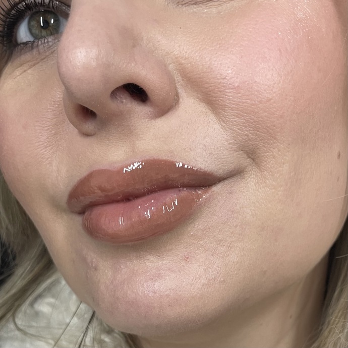 Výsledek po pár minutách, kdy začne lesk Duck Plump působit. 