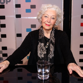 Skvělou přítelkyní byla Nadi Konvalinkové kolegyně Květa Fialová. Ta zemřela ve svých 88 letech.