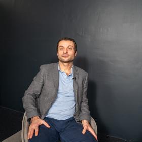 Podle Hanáčka za ni může z padesáti procent žena, z padesáti muž. Často za neschopností počít dítě stojí ženská alergie na partnerovo sperma.