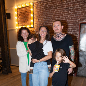 Také druhý syn Evy Burešové prý podědil umělecké nadání. 