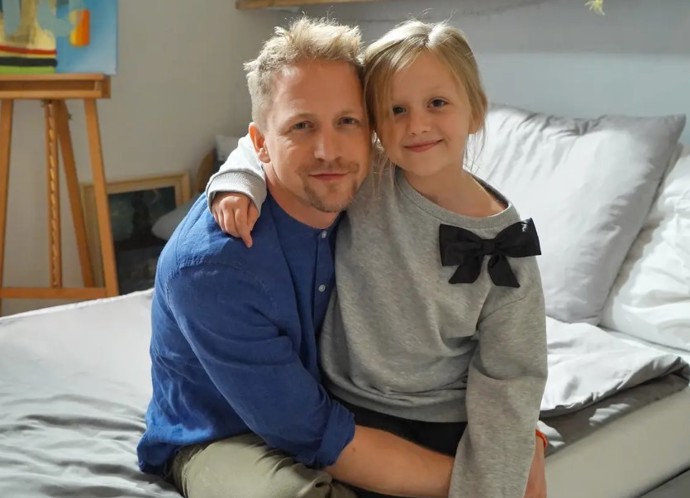 Tomáš Klus se svou nejstarší dcerou Josefínou. 