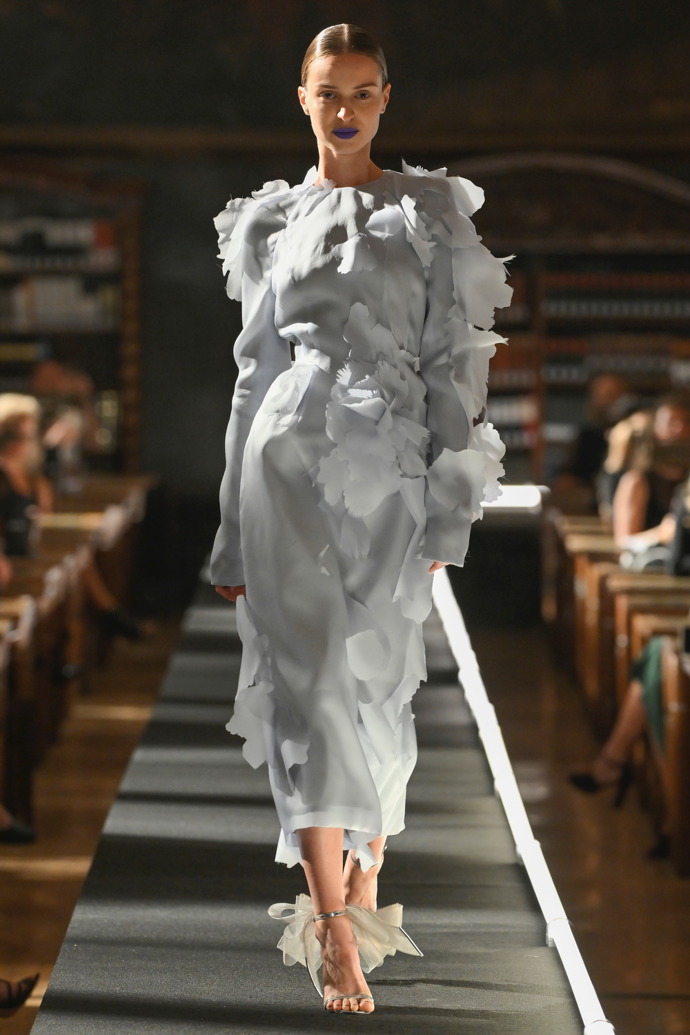 Jana Plodková vynesla šaty z nové kolekce Zuzany Kubíčkové s názvem Couture 2024.