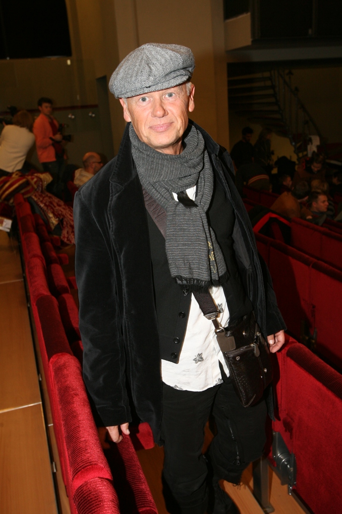 Šatník Jiřího Korna odjakživa stylově tříbily také výrazné doplňky.