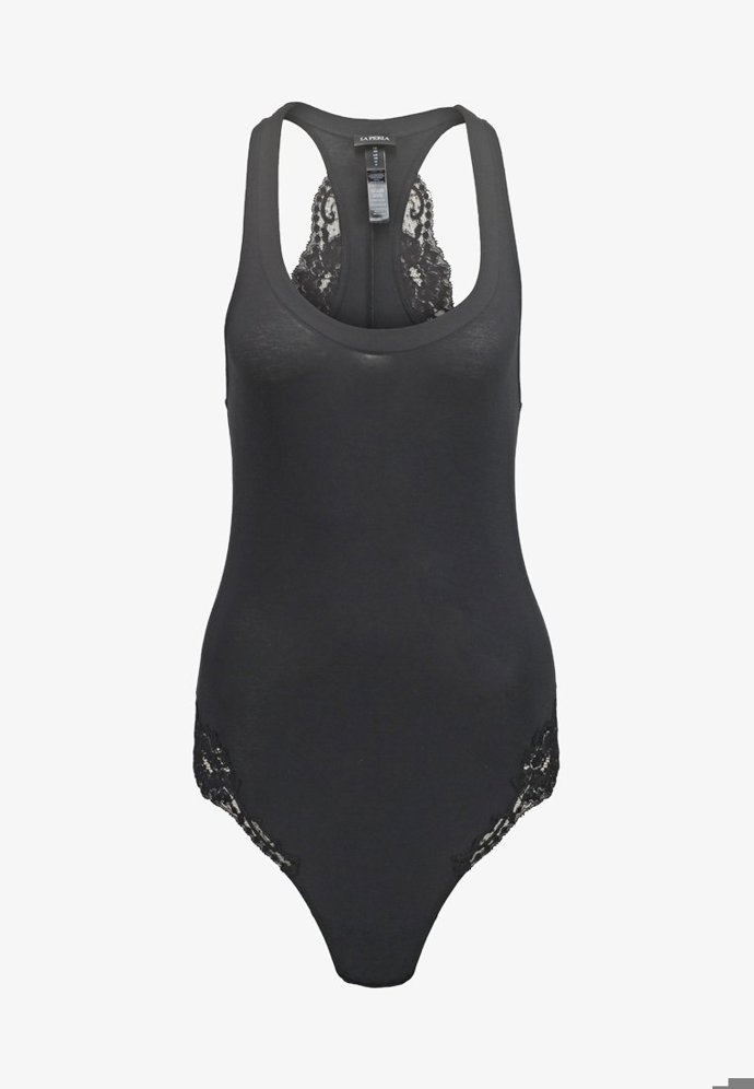 Body se zdobeným zadním dílem a vykrojenými rameny je skvělým letním kouskem. (La Perla, 3 890 Kč)