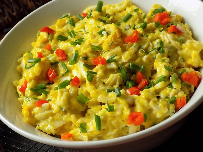 Když koledníci přinesou domů velkou výslužku, zkuste si připravit míchaná vejce. Je vlastně jedno, co do nich dáte - sýr, šunku, smetanu, slaninu, pažitku...