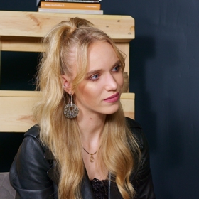 Iveta Maurerová nakonec přehodnotila svoji sexuální orientaci, když poznala americkou zpěvačku LP.