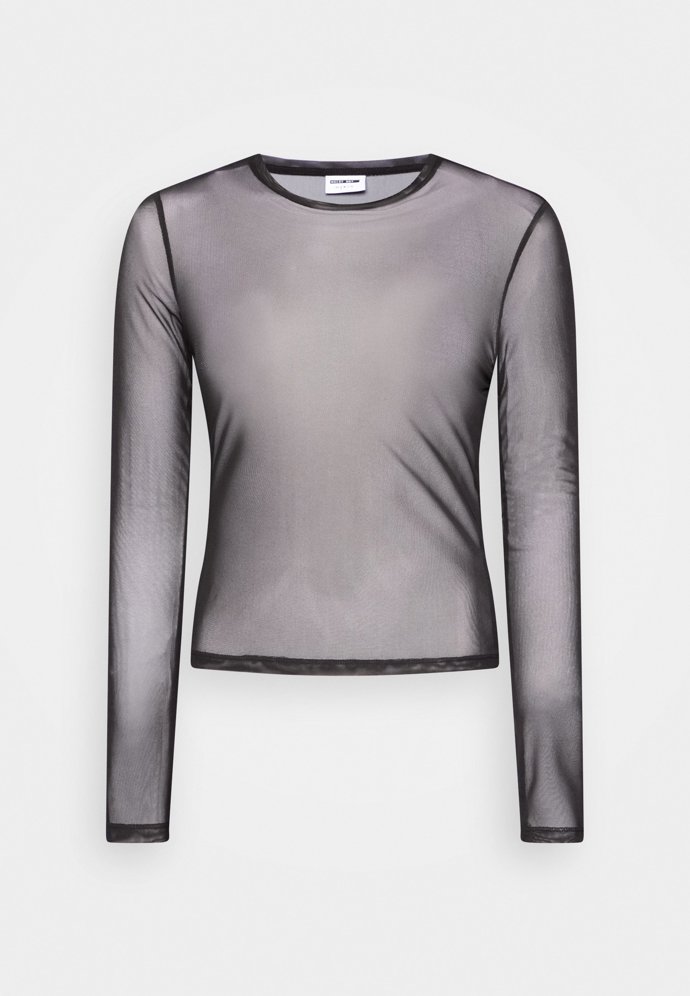 Transparentní top vrstvěte s prádlem, body nebo jinými nápaditými horními díly. (Noisy May, 530 Kč)