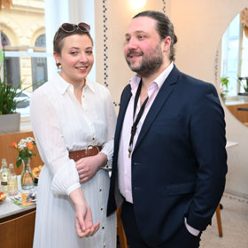 Anička Slováčková se svým bratrem.