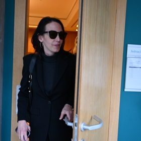 Agáta Hanychová neví, co má dělat.