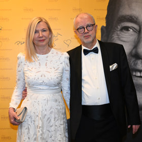 Režisér filmu Tady Havel, slyšíte mě? se svým doprovodem. 