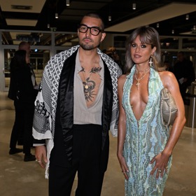 Emma Smetana a Jordan Haj opět nezklamali a pojali slavnostní outfity s extravagancí sobě vlastní.