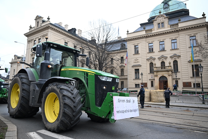 Nespokojení zemědělci přijeli do Prahy demonstrovat proti vládě.