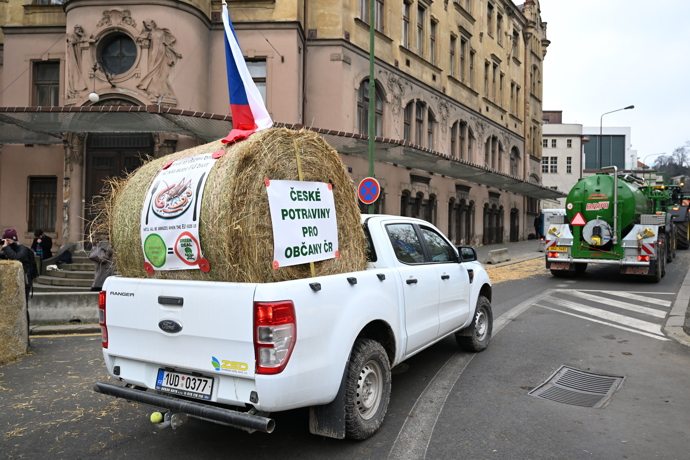 Nespokojení zemědělci přijeli do Prahy demonstrovat proti vládě.