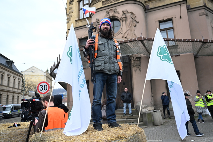 Nespokojení zemědělci přijeli do Prahy demonstrovat proti vládě.