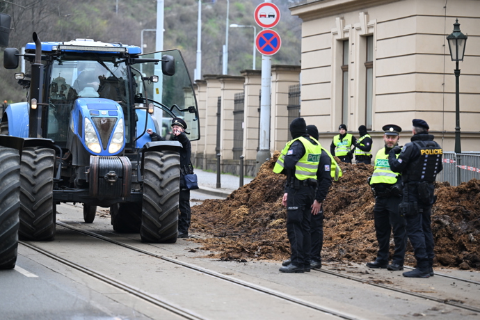 Nespokojení zemědělci přijeli do Prahy demonstrovat proti vládě.