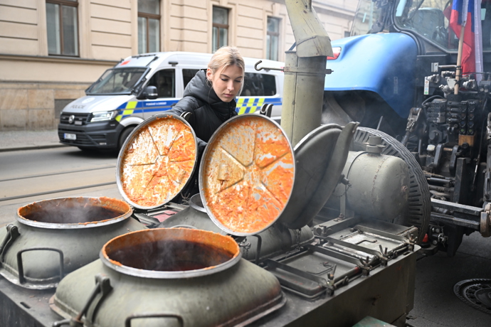 Nespokojení zemědělci přijeli do Prahy demonstrovat proti vládě.