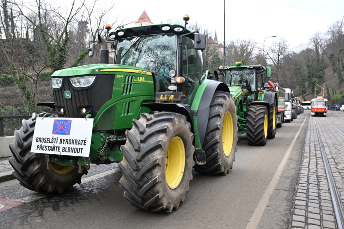 Nespokojení zemědělci přijeli do Prahy demonstrovat proti vládě.