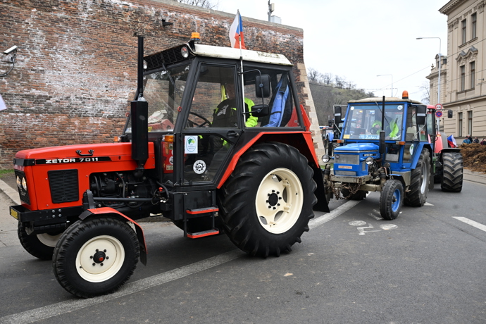 Nespokojení zemědělci přijeli do Prahy demonstrovat proti vládě.