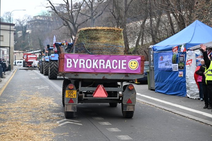Nespokojení zemědělci přijeli do Prahy demonstrovat proti vládě.