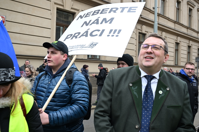 Nespokojení zemědělci přijeli do Prahy demonstrovat proti vládě.