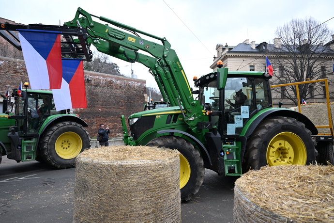 Nespokojení zemědělci přijeli do Prahy demonstrovat proti vládě.