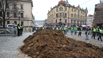 FOTO: Nespokojení zemědělci přijeli do Prahy demonstrovat proti vládě.
