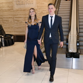 Lukáš Provod ukázal manželku. 