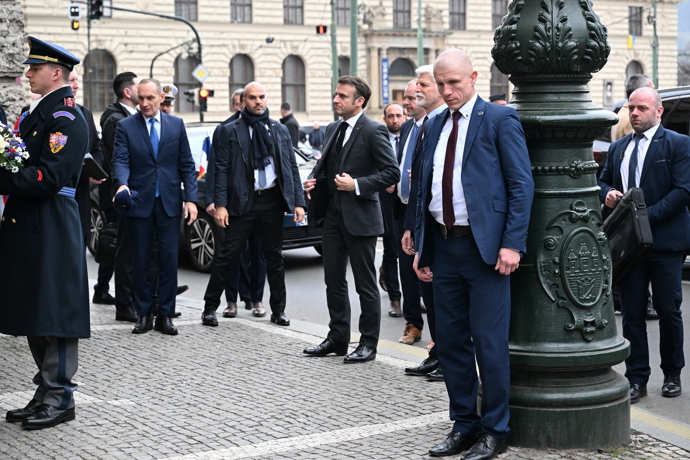 Francouzský prezident Emmanuel Macron dorazil spolu s českým prezidentem Petrem Pavlem.