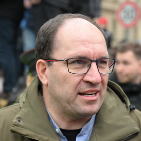 Ministr Výborný při rozhovoru se zemědělci. 