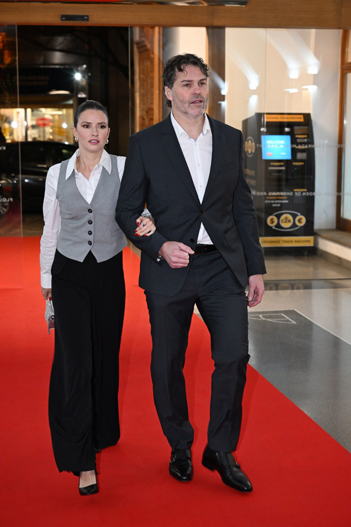 Jaromír Jágr a Dominika Branišová přišli působivě sladění v pánském stylu.