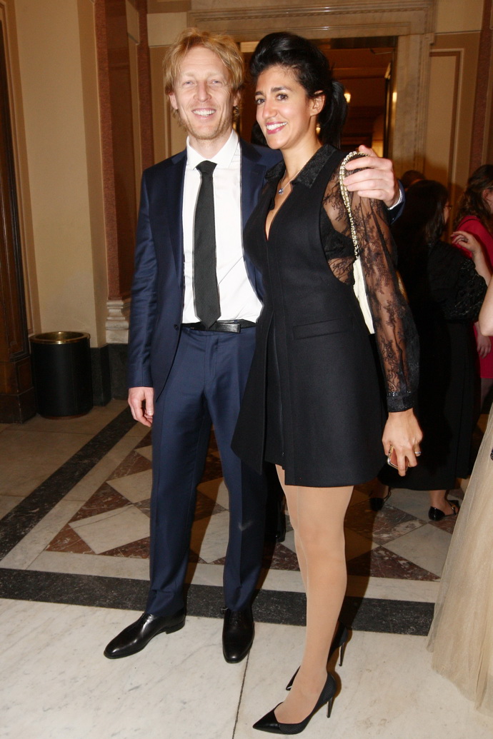 Podnikatel Karel Janeček se svou tehdejší manželkou  Mariem Mhadhbi, která na galavečer oblékla černé minišaty s tělovými punčochami.