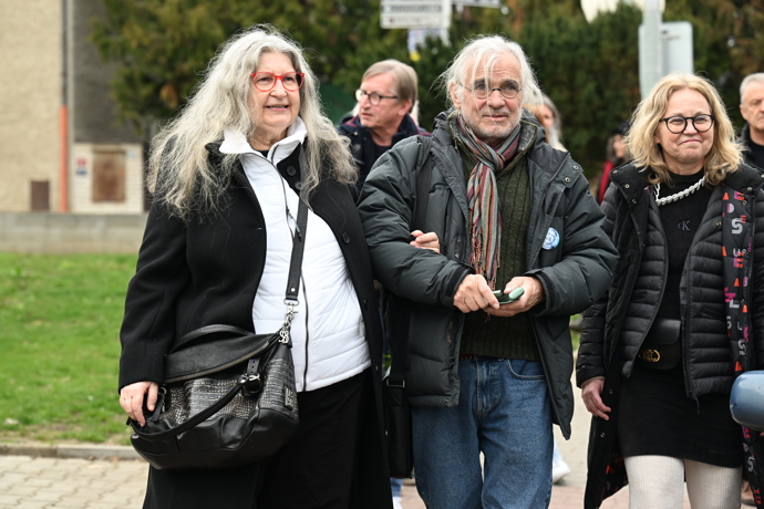 Herec Oldřich Kaiser přišel dát spolu se svou partnerkou Dášou Vokatou poslední sbohem Pavlu Zajíčkovi.