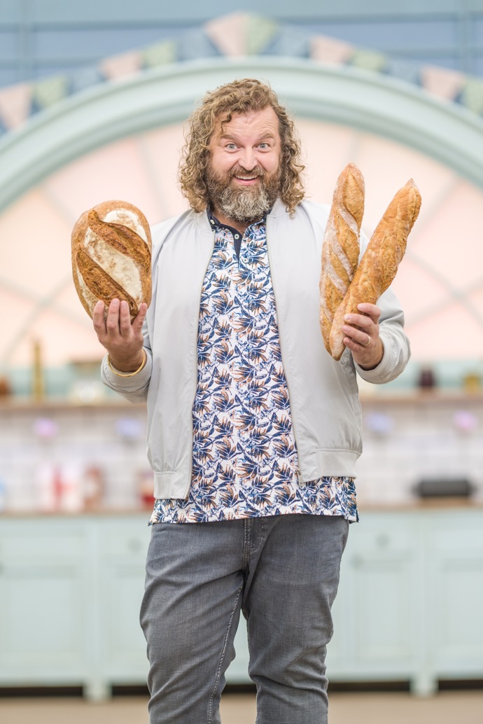 Peče celá země změnila Josefovi život i kariéru. Zvykl si na kamery i pozornost médií. 