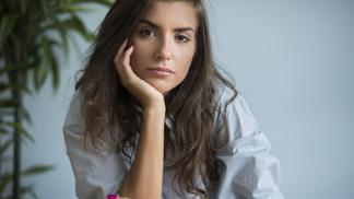 smutná, zamyšlená, naštvaná