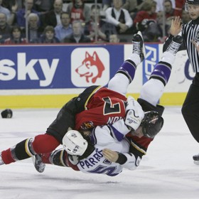 Chris Simon hrál agresivně