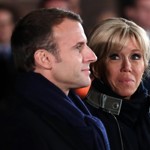 Dohromady se dali díky Kunderovi, respektive školnímu nastudování jeho hry Jakub a jeho pán, v níž hrál Macron hlavní roli. Brigitte se tehdy na talentovaného studenta přišla podívat a jeho výkon ji okouzlil. Již dříve od kolegů a hlavně Laurence věděla, že jde o výjimečného studenta.