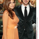 Od roku 2012 tvoří herečka Eva Mendes  pár s o sedm let mladším hollywoodským idolem Ryanem Goslingem. 