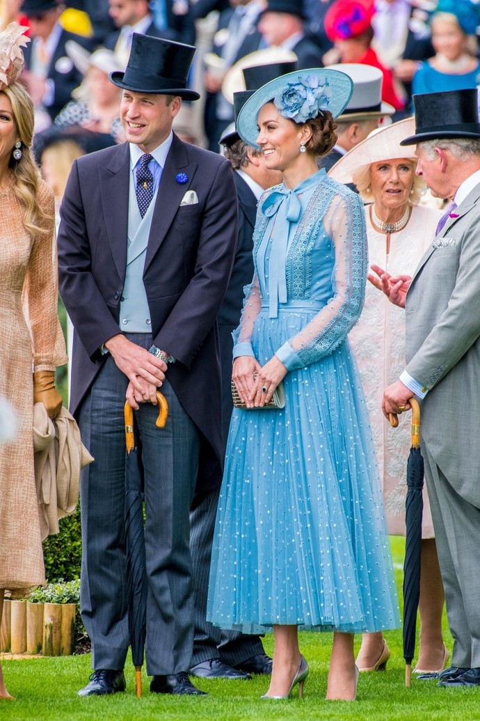 Za dokonalého gentlemana platil William na dostizích v Ascotu roku 2019. Ve skvěle padnoucím obleku, cylindru a s deštníkem místo hůlky tak trochu evokoval Willyho Foga z legendárního španělského animovaného seriálu.