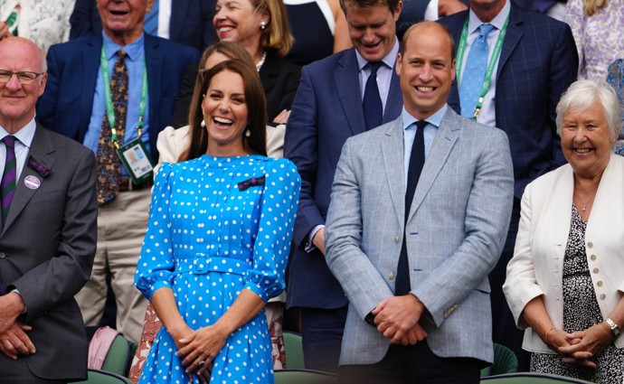 V roce 2022 vyrazil princ William na finále tenisového Wimbledonu v lněném saku, a to vzdor vrcholícímu létu. Jako následník trůnu už zkrátka ví, co se pro kterou příležitost v oblékání hodí, a co ne.