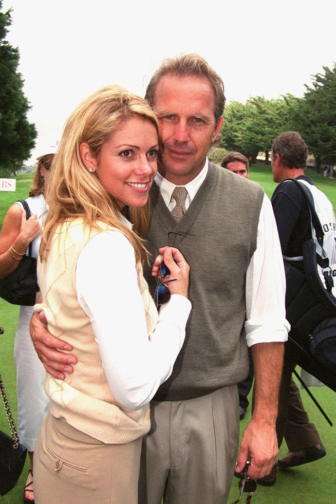 Christine Baumgartner a Kevin Costner spolu jako manželé strávili 18 let, loni v květnu ale podala designérka kabelek žádost o rozvod kvůli nepřekonatelným rozdílům.