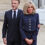 Během školní docházky spolu sice trávili hodně času, ale jejich poměr prý nepřekročil meze zákona. Každopádně Macronovi rodiče nebyli jeho slabostí pro starší vdanou učitelku a matku tří dětí nijak nadšení, a tak syna na poslední rok studia přesunuli na lyceum do Paříže, aby skandál utichl. Emmanuel ale své milé slíbil, že se pro ni vrátí a vezme si ji.