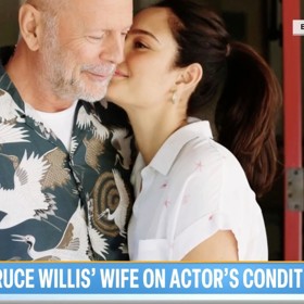 Ač dění kolem už často nevnímá, Bruce Willis se může spolehnout na své blízké, kteří o něj s láskou pečují, i když je to mnohdy velmi náročné. Na snímku s druhou manželkou Emmou Heming.
