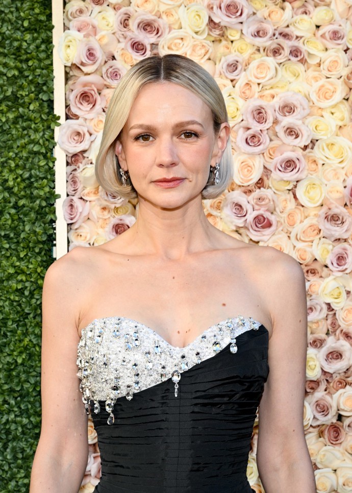 Carey Mulligan s blond "short bobem" v roce 2024.