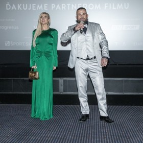 V zelených šatech ukázala Lela křivky.