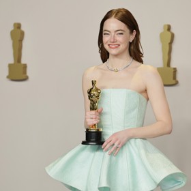 Herečka Emma Stone získala v neděli svého druhého Oscara za výkon ve filmu Chudáčci.