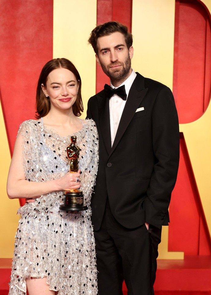 Tátou Louise je hereččin manžel, režisér Dave McCary (na snímku).