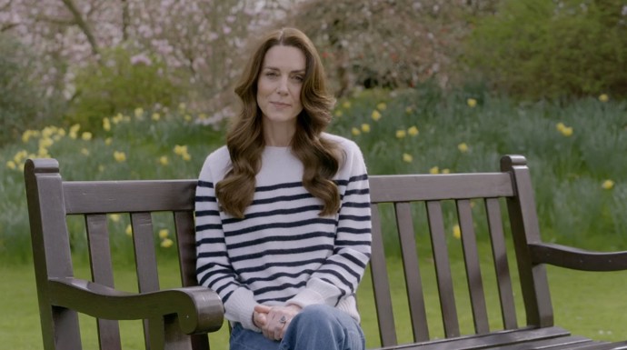 Kate Middleton v pátek večer v emotivním videu oznámila, že trpí rakovinou a zahájila preventivní léčbu cytostatiky.