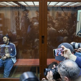 Čtyři podezřelí jsou nyní na policii.