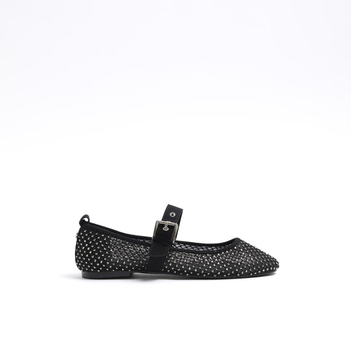 Jednoduchý síťovaný model ozdobily štrasové kamínky. (River Island, 899 Kč)